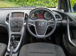 Vauxhall Astra Sports Tourer 2012 года